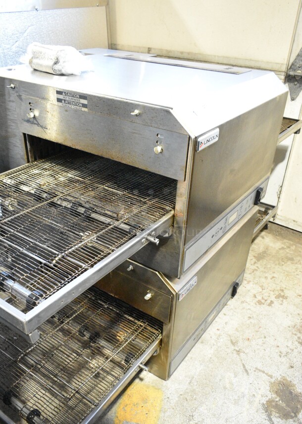 2 LIKE NEW! 2024 Lincoln Impinger 2500000U0001620 Stainless Steel Commercial 2500 Series Countertop Impinger (DCTI) Electric Conveyor Oven with Digital Controls and Extended 50" Belt - 208-240 Volts, 1 Phase. 2 Times Your Bid!  - Image 4 of 12