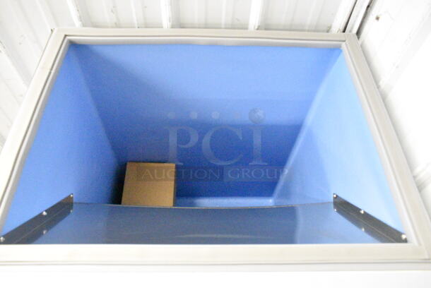 BRAND NEW SCRATCH AND DENT! Avantco 194BIN27530 Stainless Steel  30" Ice Storage Bin - 375 lb.  - Image 4 of 7