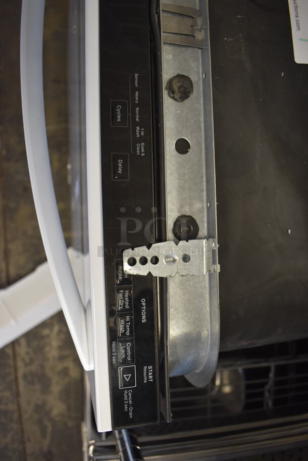 BRAND NEW SCRATCH AND DENT! Whirlpool WDT730PAHW 0 Metal Undercounter Dishwasher. 24x24x35 - Image 5 of 9