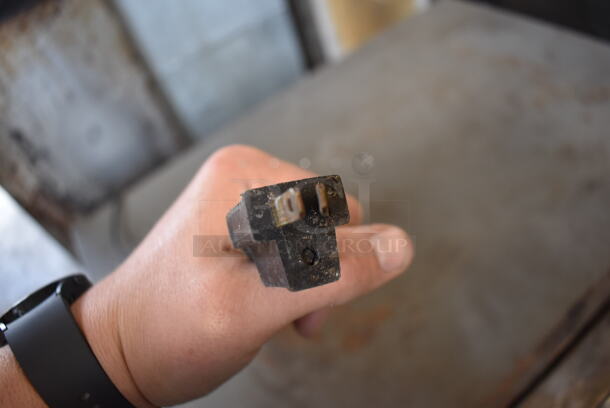 Vulcan Stainless Steel Commercial Natural Gas Powered Full Size Convection Oven w/ Solid Doors, Metal Oven Racks and Thermostatic Controls. - Image 6 of 6