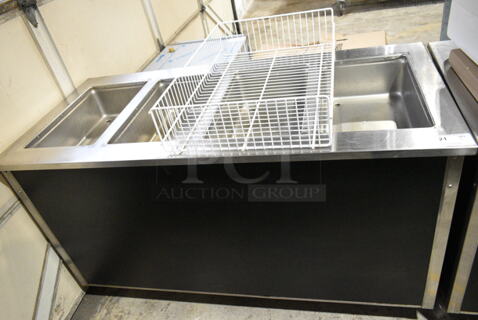 Vollrath 37040-00002-NNA Stainless Steel Commercial 4 Bay Steam Table Buffet Station on Commercial Casters. 120 Volts, 1 Phase. Cannot Test Due To Plug Style