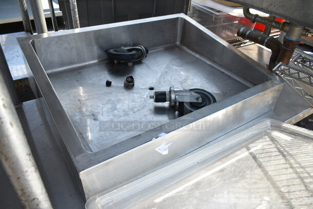 ALL ONE MONEY! Lot of 2 Wire Shelves, Poly Bin and Metal Bin. - Image 6 of 8