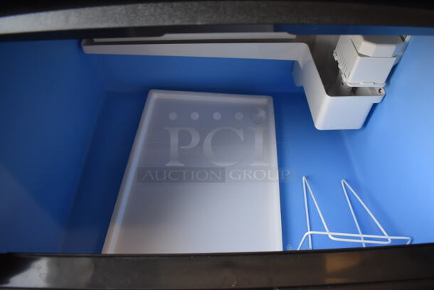 BRAND NEW! 2022 Avantco Ice UC-F-210-A Stainless Steel Commercial Undercounter Self Contained Full Cube Ice Machine/ Produces 222 lb per day. 115 Volts, 1 Phase. 26x26.5x39. Tested and Working! - Image 4 of 7