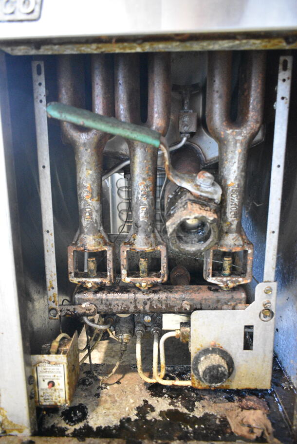 Pitco Frialator Stainless Steel Commercial Floor Style Natural Gas Powered Deep Fat Fryer.  105,000 BTU.  - Image 4 of 6