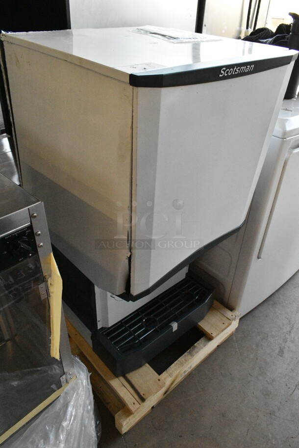 BRAND NEW SCRATCH AND DENT! 2024 Scotsman HID540A-1A Stainless Steel Meridian Countertop Ice Machine and Water Dispenser - 40 lb. Bin Storage. 115 Volts, 1 Phase.  - Image 3 of 10
