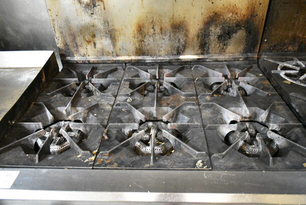 Dynamic Cooking Systems Stainless Steel Commercial Natural Gas Powered 6 Burner Range w/ Oven, Over Shelf and Back Splash. This Unit Was In Working Condition When the Restaurant Closed. (kitchen) - Image 4 of 6