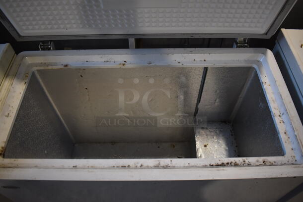 Danby DCF072A2WDB1 Metal Chest Freezer. 115 Volts, 1 Phase. 40x22x33. Tested and Working! - Image 5 of 6