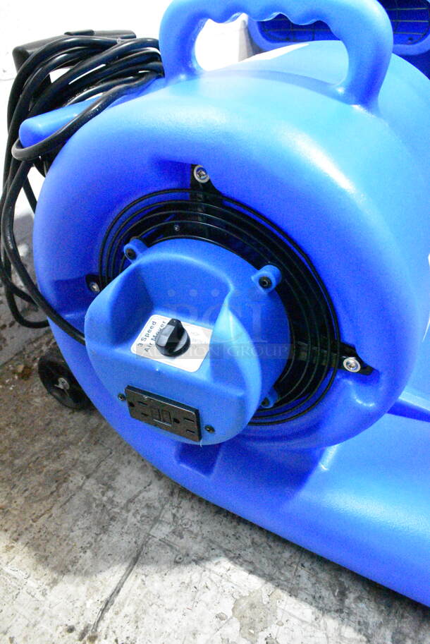 BRAND NEW SCRATCH AND DENT! 2024 Lavex 761AMLV33W 3-Speed Compact Air Mover with Telescoping Handle and Wheels. 115 Volts, 1 Phase.  Tested and Working! - Image 5 of 8