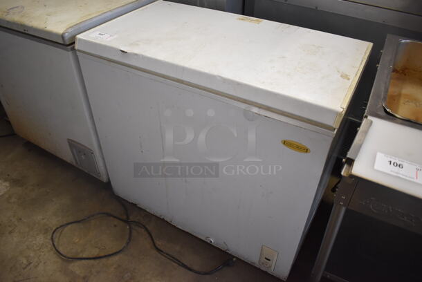 Holiday LCM070LC Chest Freezer. 115 Volts, 1 Phase. 37x22x34. Tested and Working! - Image 2 of 5