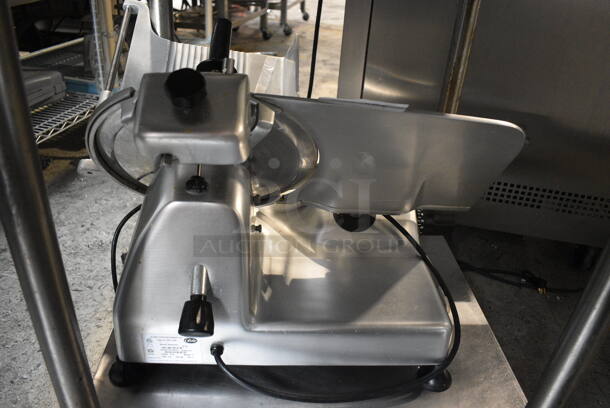 Globe G12 Stainless Steel Commercial Countertop Meat Slicer w/ Blade Sharpener. 115 Volts, 1 Phase. Tested and Working! - Image 6 of 6