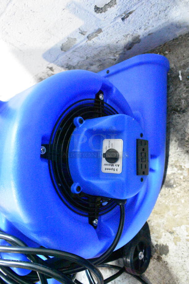 BRAND NEW SCRATCH AND DENT! 2024 Lavex 761AMLV33W 3-Speed Compact Air Mover with Telescoping Handle and Wheels. 115 Volts, 1 Phase.  Tested and Working! - Image 6 of 8