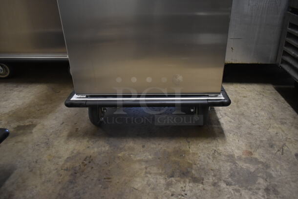 BRAND NEW SCRATCH AND DENT! 2021 Lakeside 552 Aluminum Cart for 15" x 20" Trays - 24 Tray Capacity on Commercial Casters.  - Image 2 of 6