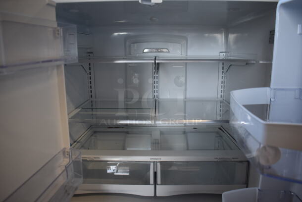 BRAND NEW SCRATCH AND DENT! General Electric DFE28JSKBSS Stainless Steel Commercial French Style Cooler Freezer Combo Unit w/ Water and Ice Dispenser. 100-127 Volts, 1 Phase. 36x36x70. Tested and Working! - Image 9 of 10