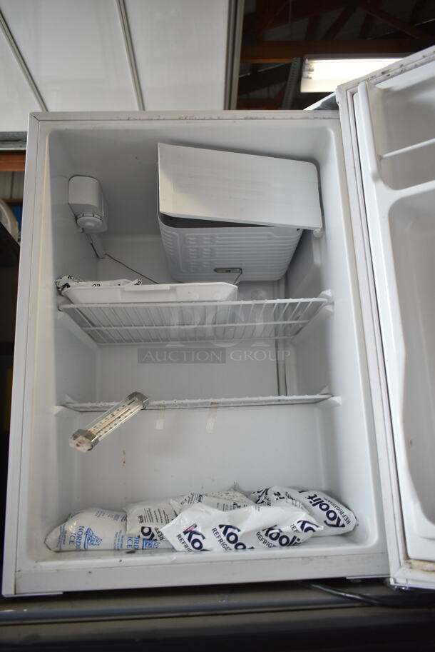 Metal Mini Cooler. 115 Volts, 1 Phase. Tested and Powers On But Does Not Get Cold - Image 3 of 3