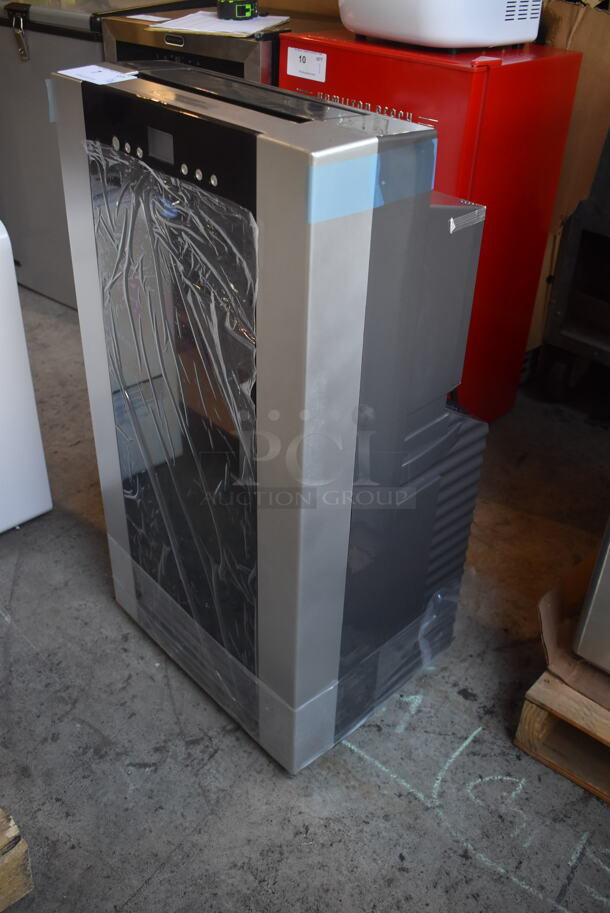 BRAND NEW SCRATCH AND DENT! Whynter ARC-14S Stainless Steel Electric Powered Portable Air Conditioner With Box of Additional Parts. 115V. Tested and Working!  - Image 3 of 7