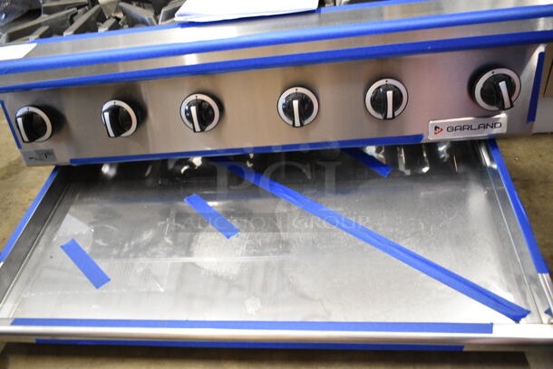 BRAND NEW SCRATCH AND DENT! 2023 Garland GTOG36-6 Stainless Steel Liquid Propane 6 Burner 36" Countertop Range. 180,000 BTU.  - Image 7 of 9