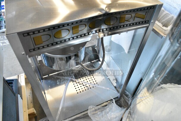 BRAND NEW SCRATCH AND DENT! 2024 Benchmark USA 11147 Silver Screen 14 oz. Stainless Steel Popcorn Machine. 120 Volts, 1 Phase. Tested and Working! - Image 8 of 9