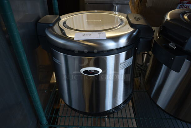 BRAND NEW SCRATCH AND DENT! 2023 Avantco 177RW90 Stainless Steel Commercial Countertop Electric Powered Rice Cooker. 120 Volts, 1 Phase. Tested and Working! - Image 2 of 7
