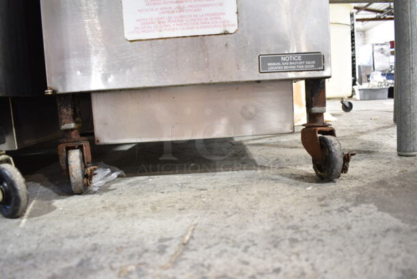 Henny Penny 600RB Stainless Steel Commercial Floor Style Natural Gas Powered Pressure Fryer w/ Metal Fry Basket on Commercial Casters. 80,000 BTU.  - Image 3 of 10