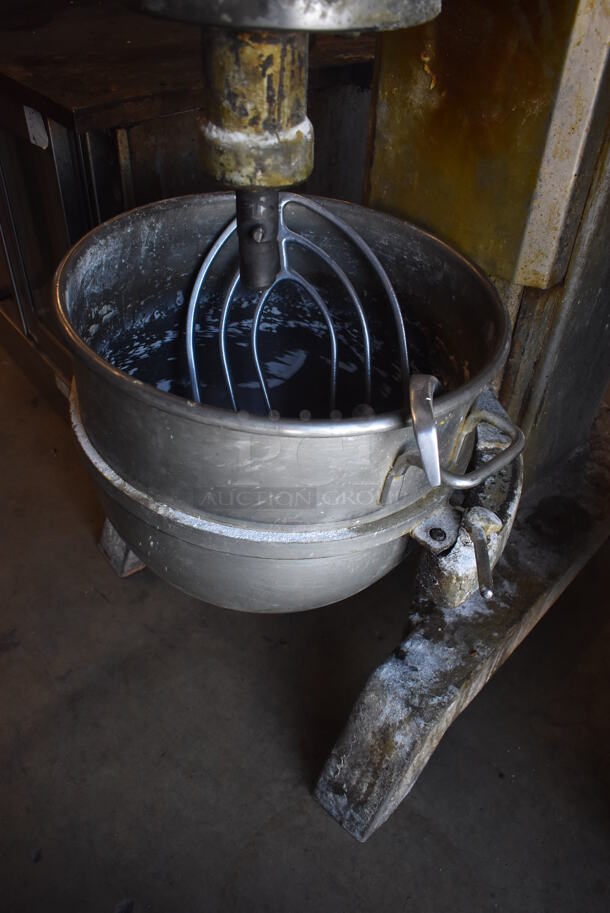 Hobart H-600 Metal Commercial Floor Style 60 Quart Planetary Dough Mixer w/ Stainless Steel Mixing Bowl, Dough Hook, Paddle and Balloon Whisk Attachments. 208 Volts, 1 Phase. 28x36x55 - Image 3 of 8