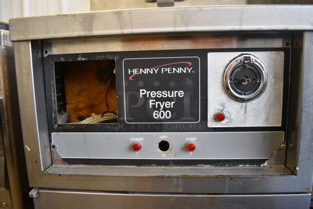 Henny Penny Model 600 Stainless Steel Commercial Floor Style  Natural Gas Powered Pressure Fryer on Commercial Casters. 80,000 BTU. 18x38.5x44. - Image 8 of 8