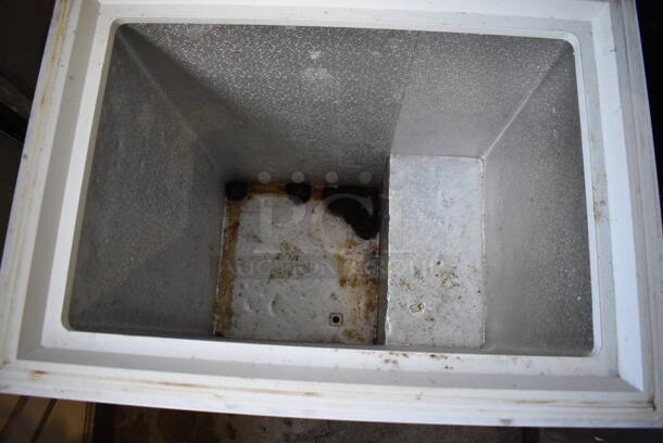 Black & Decker Metal Chest Freezer. 28.5x22x33. Tested and Does Not Power On - Image 7 of 7