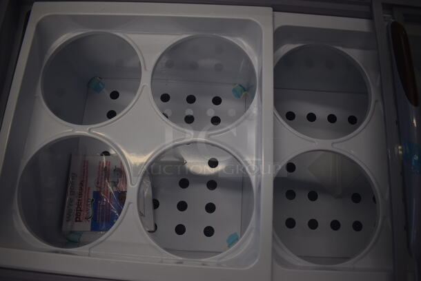 BRAND NEW SCRATCH AND DENT! Avantco ADC-12C-HC Curved Glass Ice Cream Dipping Cabinet - 71" on Commercial Casters 115 Volt, 1 Phase. Tested and Working! - Image 3 of 10