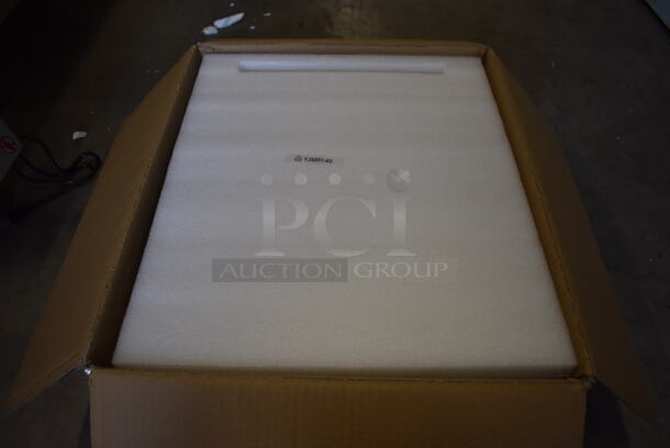 BRAND NEW SCRATCH AND DENT! Galaxy 177GVMC12 Stainless Steel Commercial Countertop Chamber Vacuum Packing Machine. 120 Volts, 1 Phase. Tested and Working! - Image 7 of 8