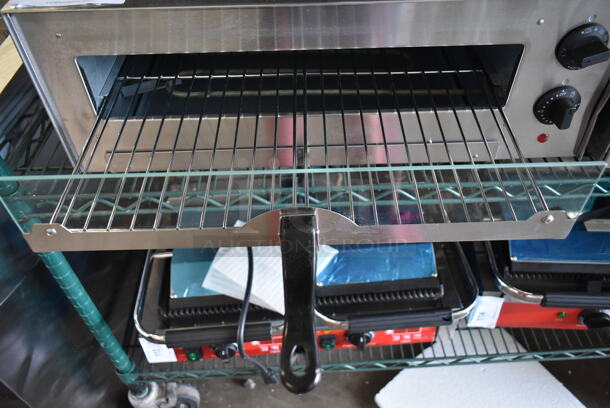 BRAND NEW SCRATCH AND DENT! Avantco 177CPO16TSGL Stainless Steel Countertop Pizza / Snack Oven with Adjustable Thermostatic Control and Glass Door. 120 Volts, 1 Phase. Tested and Working! - Image 4 of 6