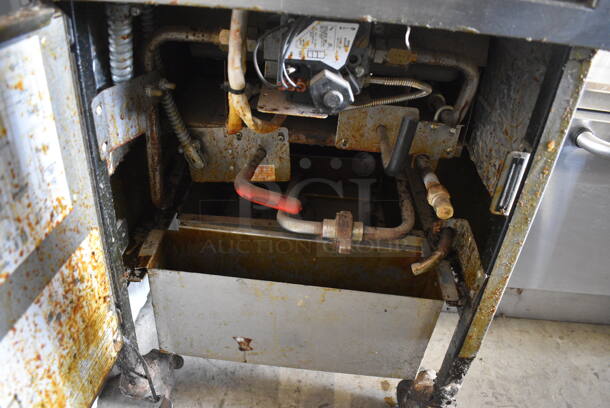 Henny Penny Model 600CC Stainless Steel Commercial Floor Style Natural Gas Powered Pressure Fryer on Commercial Casters. 80,000 BTU. 18x39x49 - Image 5 of 7