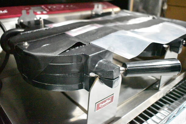 BRAND NEW SCRATCH AND DENT! 2023 Estella 348WBMX2A Double Belgian Waffle Maker. 120 Volts, 1 Phase. Tested and Working! - Image 4 of 6