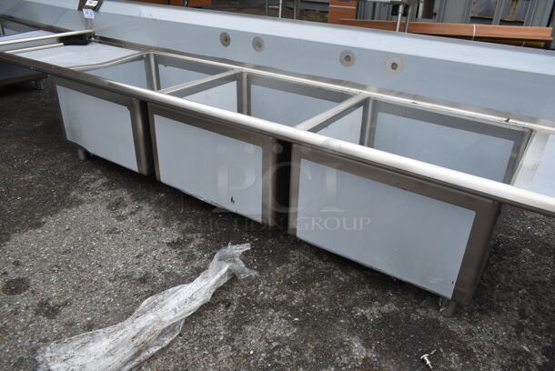 BRAND NEW SCRATCH AND DENT! Regency 600S32424224 Stainless Steel Commercial 3 Bay Sink w/ Dual Drain Boards and Legs. Bays 24x24. Drain Boards 26x22.5 - Image 6 of 6