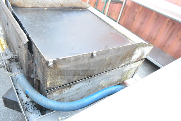 Star Stainless Steel Commercial Countertop Gas Powered Flat Top Griddle on Regency 600ES3036G Stainless Steel Equipment Stand. 24x25x14, 36x30x26 - Image 6 of 10