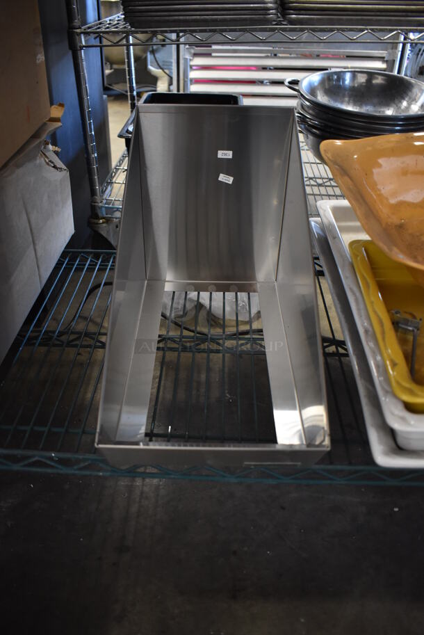 ALL ONE MONEY! Tier Lot of Various Items Including Poly Trays, Bowls and Buckets - Image 7 of 12