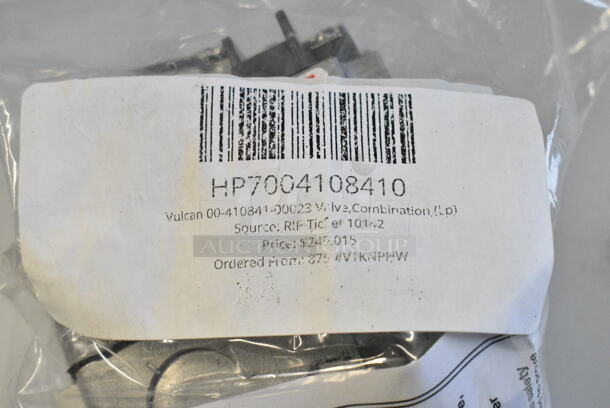 4 BRAND NEW SCRATCH AND DENT! Items Including HP3686701404 Berkel 01-404675-01158 Sharpening Assy, HP5908800936 Hobart 00-936547-00003 Probe And Switch Assy, HP7004108410 Vulcan 00-410841-00023 Valve,Combination,(Lp), HP3004992230 Vulcan 00-499223-00004 Basket, Twin Gr85. 4 Times Your Bid!  - Image 9 of 11