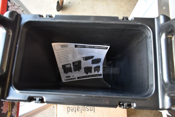 BRAND NEW SCRATCH AND DENT! Cambro 500LCD Camtainers 4.75 Gallon Black Insulated Beverage Dispenser.  - Image 5 of 6