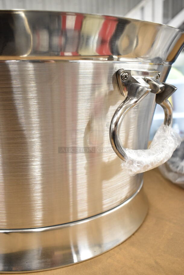 BRAND NEW! Stainless Steel Ice Bucket.  - Image 4 of 5