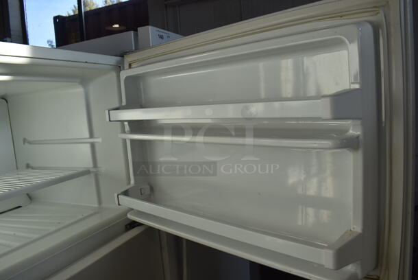 Whirlpool W4TXNWFWQ01 Metal Cooler Freezer Combo Unit. 115 Volts, 1 Phase. 28x28x64. Tested and Powers On But Does Not Get Cold - Image 4 of 7