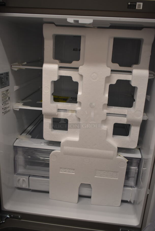 BRAND NEW SCRATCH AND DENT! 2023 Samsung RF22A4121SR Stainless Steel French Door Style Cooler Freezer Combo. 115 Volts, 1 Phase. Tested and Working! - Image 5 of 9