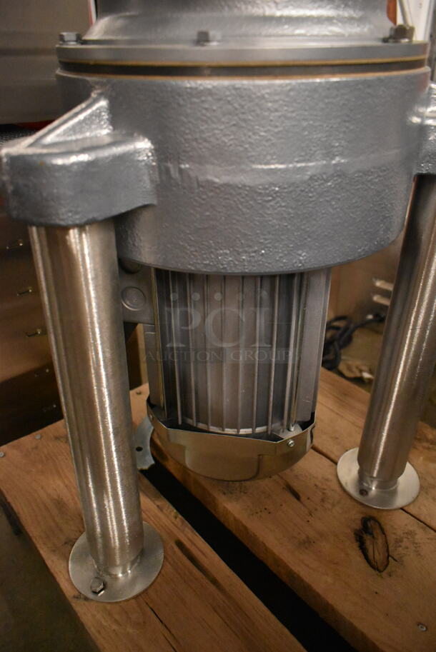 BRAND NEW SCRATCH AND DENT! Hobart FD4/150-1 Commercial Garbage Disposer with Adjustable Flanged Feet. 208-230/460 Volts. - Image 9 of 10
