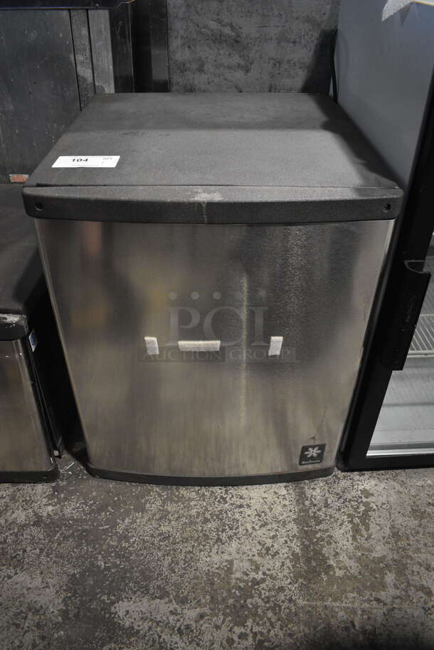 Manitowoc QYO424A Commercial Stainless Steel Electric Ice Maker Without Storage Means. 115V.