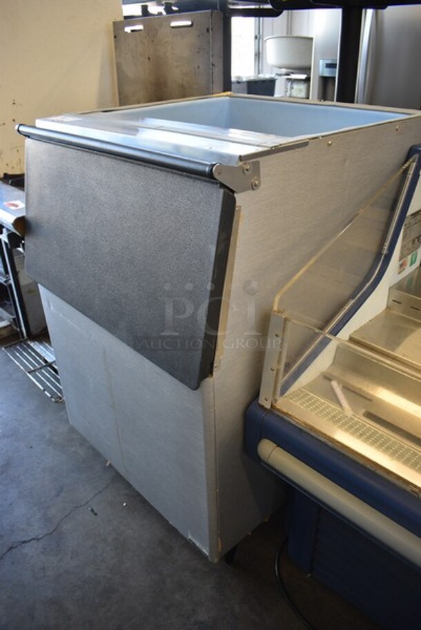 Metal Commercial Ice Bin. 30.5x33x46. - Image 5 of 5