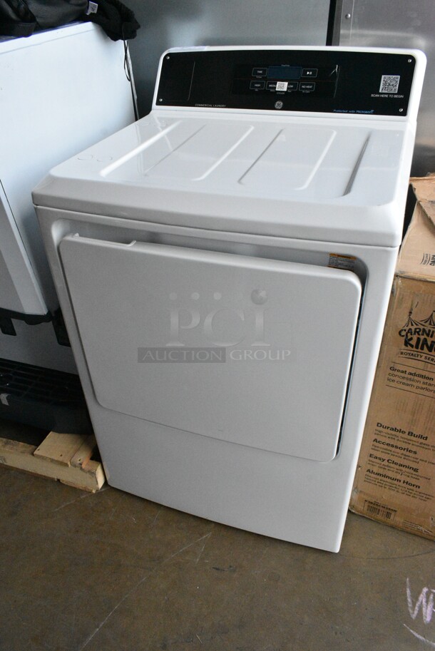 BRAND NEW SCRATCH AND DENT! General Electric GE VTD56EASVOWB 7.4 cu. ft. Front Load Electric Commercial Dryer - Free Use / App Payment / Coin Compatible. 120/208-240 Volts, 1 Phase. - Image 3 of 7