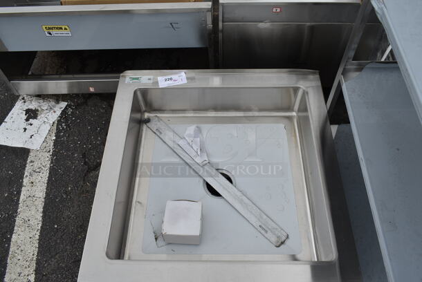 BRAND NEW SCRATCH AND DENT! Regency 600SM24246 16-Gauge Stainless Steel One Compartment Floor Mop Sink - 24" x 24" x 6" Bowl - Image 2 of 4
