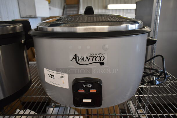 BRAND NEW SCRATCH AND DENT! Avantco 177RCB124 124 Cup (62 Cup Raw) Electric Rice Cooker / Warmer with Removable Lid . 240 Volts, 1 Phase.  - Image 3 of 5