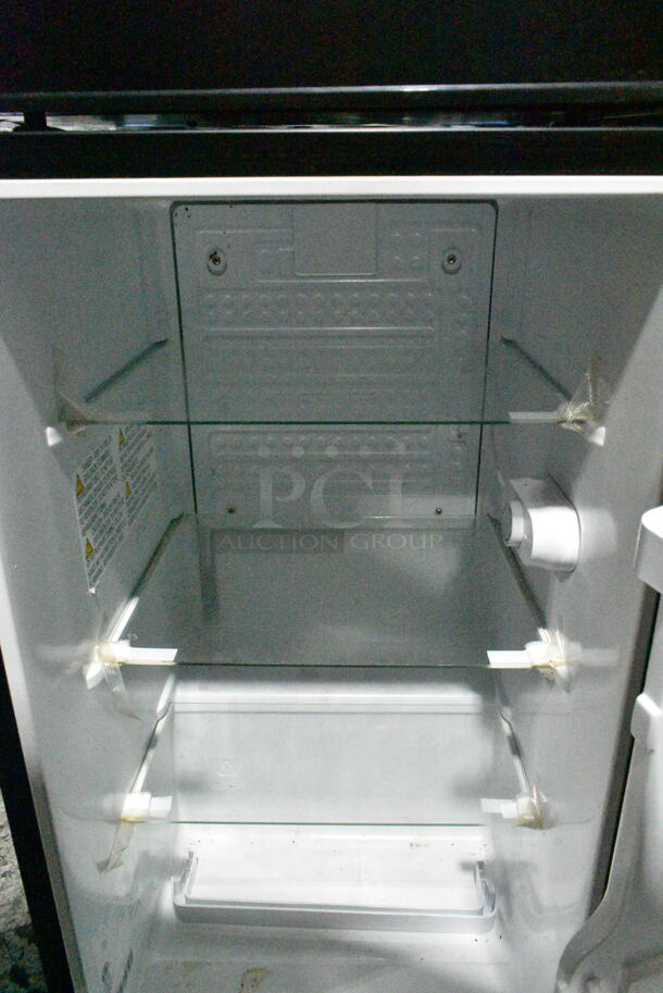 Hisense 32KHS207998 Mini Cooler. 115 Volts, 1 Phase. Tested and Powers On But Does Not Get Cold - Image 3 of 5