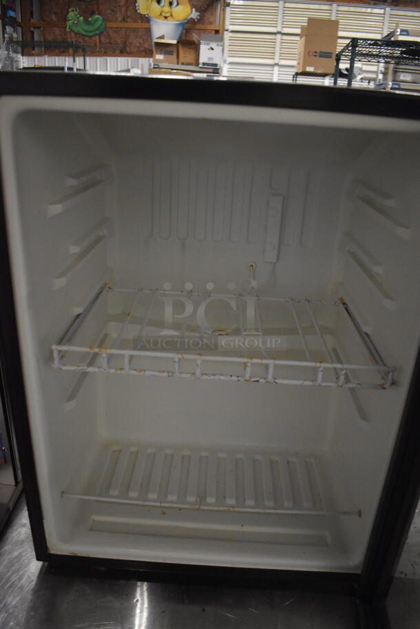 Metal Commercial Mini Cooler Merchandiser. 18.5x17.5x25. Tested and Working! - Image 4 of 4