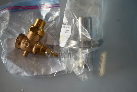 2 BRAND NEW SCRATCH AND DENT! Items; HPSE50013 Cleveland SE50013 Retainer; Td3 Valve Waukesha, HPKE020552 Cleveland KE02055-2 Steam Valve;3/4",Plated Nut. 2 Times Your Bid!