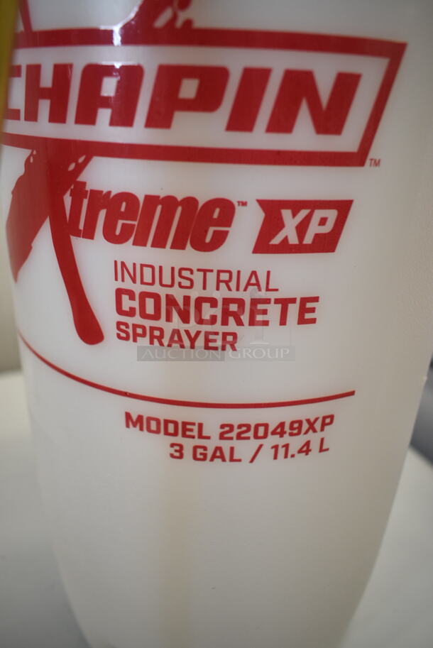 BRAND NEW SCRATCH AND DENT! Chapin 22049XP Xtreme 3 Gallon Open Head Poly Concrete Sprayer - Image 6 of 6