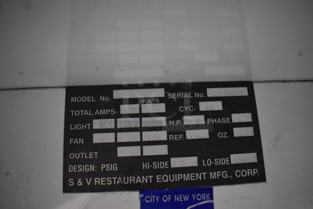 CustomCool Metal Commercial 2 Door Reach In Cooler Merchandiser w/ Metal Racks. 115 Volts, 1 Phase. Tested and Working! - Image 4 of 5